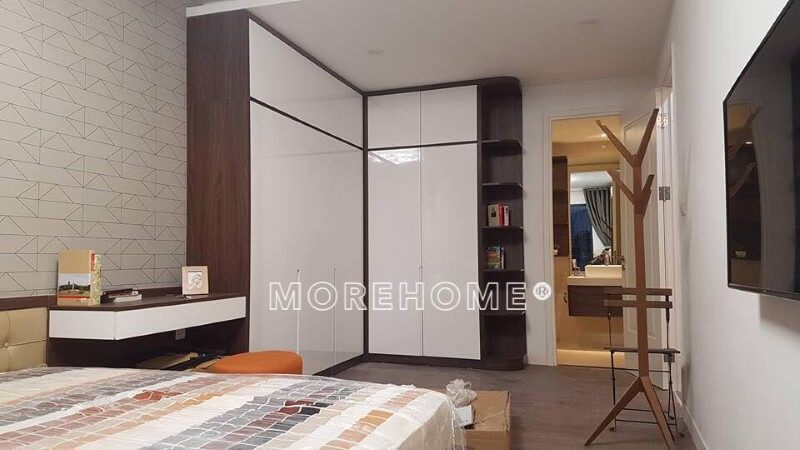 Sản phẩm tủ quần áo chữ L hiện đại 3 buồng được Morehome thi công lắp đặt hoàn thiện tại chung cư Imperia sky garden Minh Khai Hai Bà Trưng Hà Nội